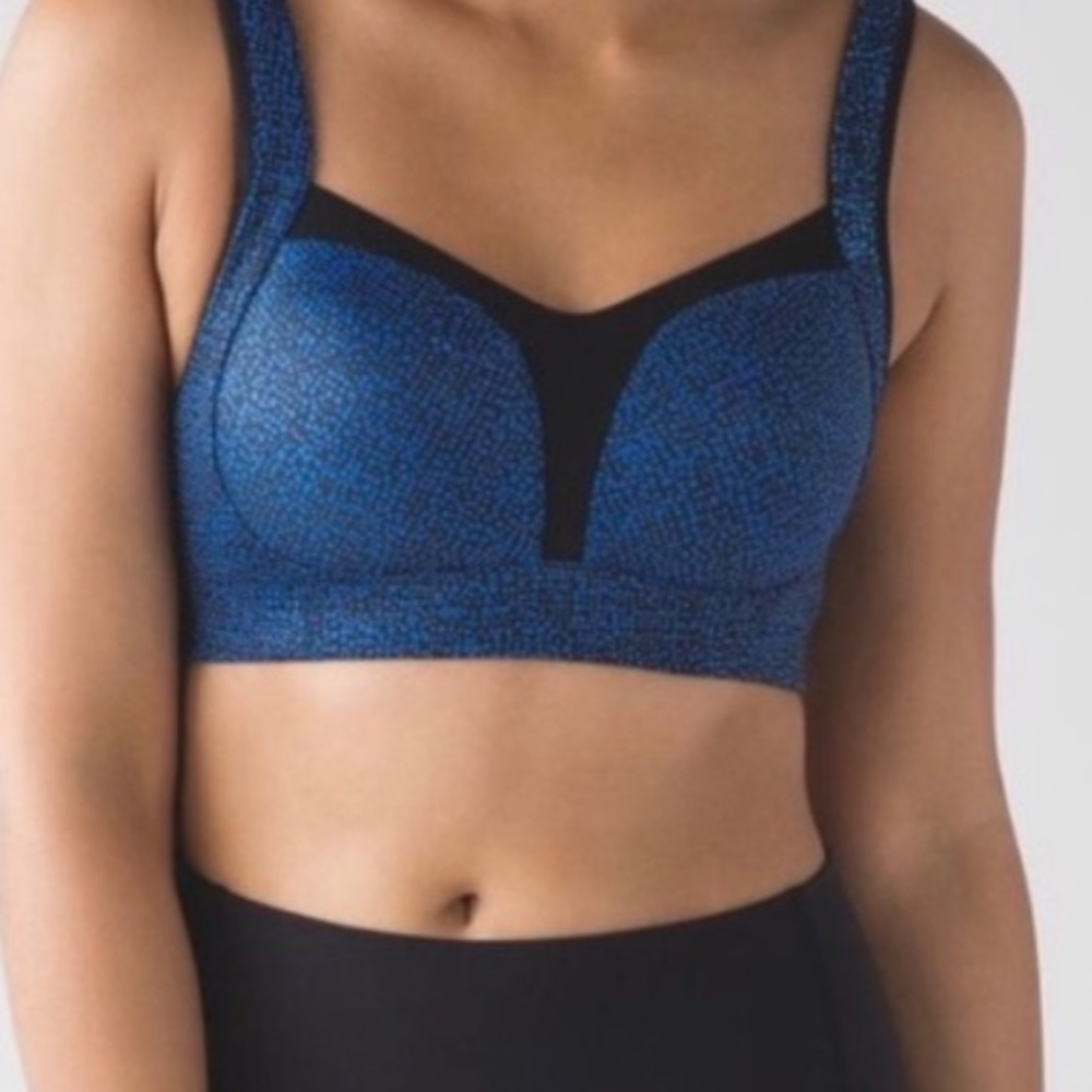 Lululemon Ta Ta Tamer III Bubbles Dream Blue
Black / Black Sports Bra Size S